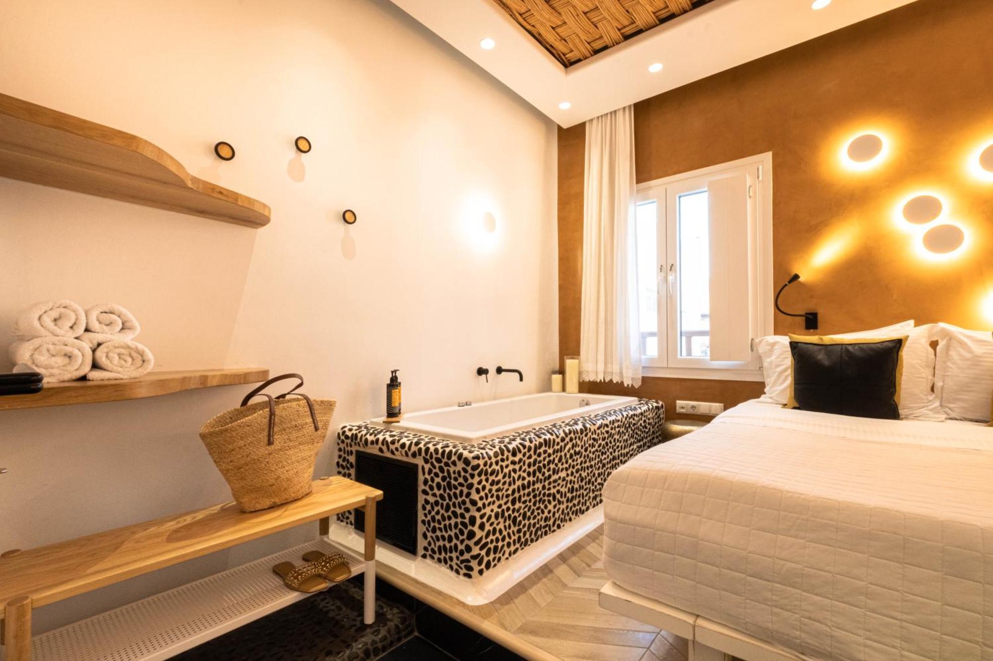 Kyma & Helios Deluxe With Hot Tub At Amazeu Naxos Apartment
